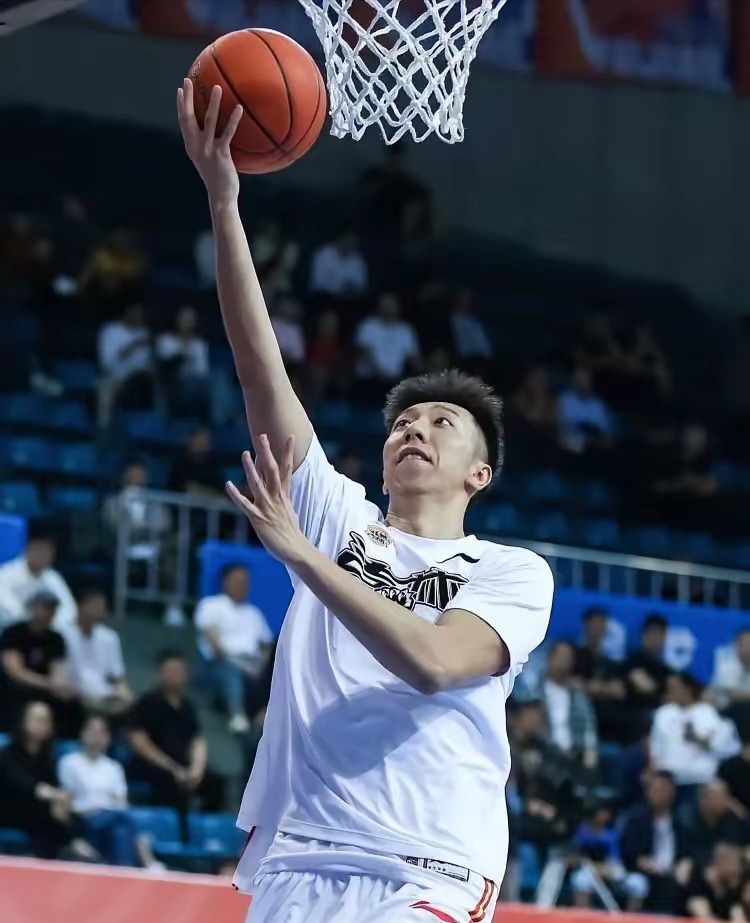 吉林男篮备战香港队，决胜关键时刻，表现亮眼的简单介绍