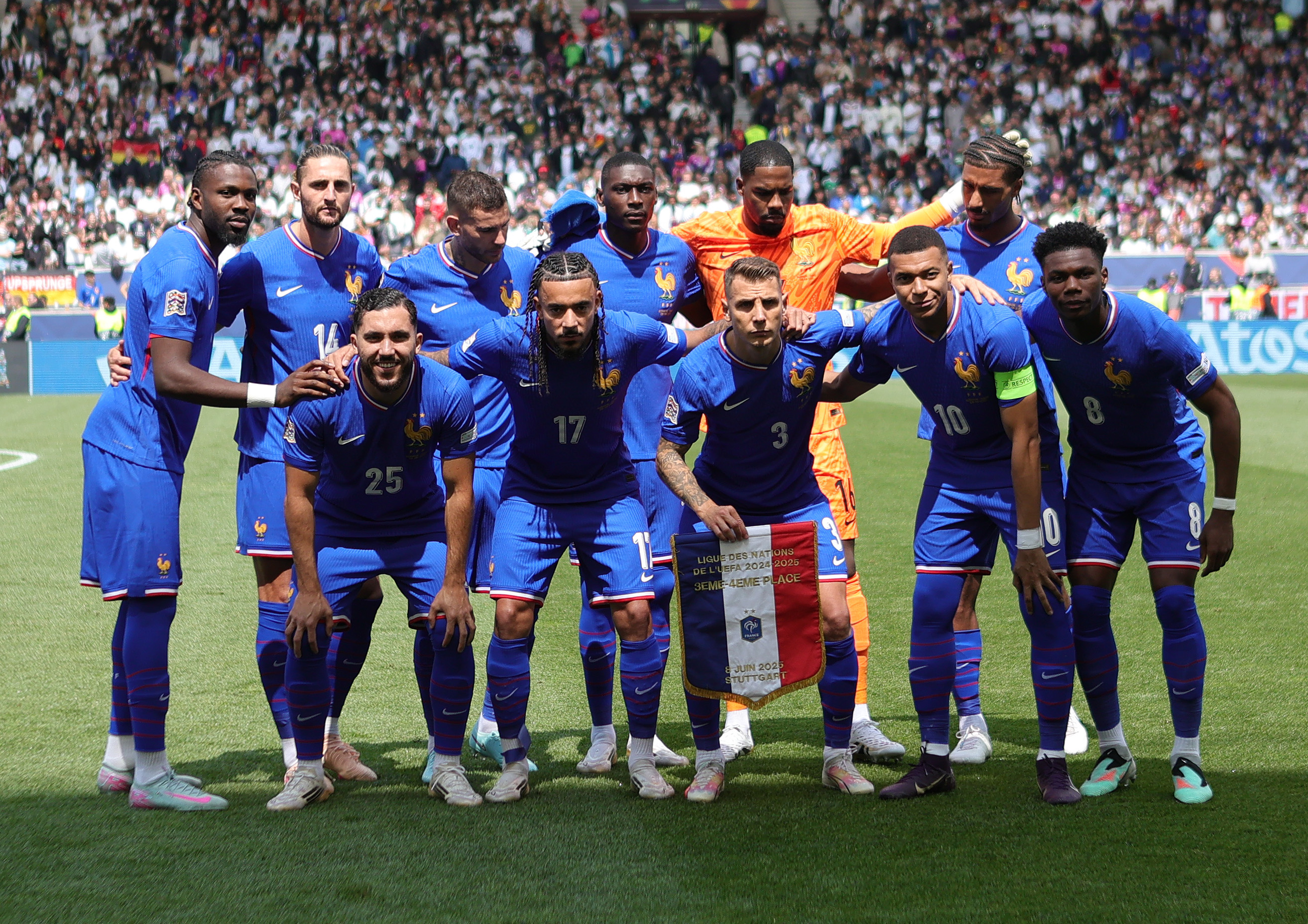 包含欧国联比赛法国队迎来挑战，珠联璧合舞台，引发热议的词条