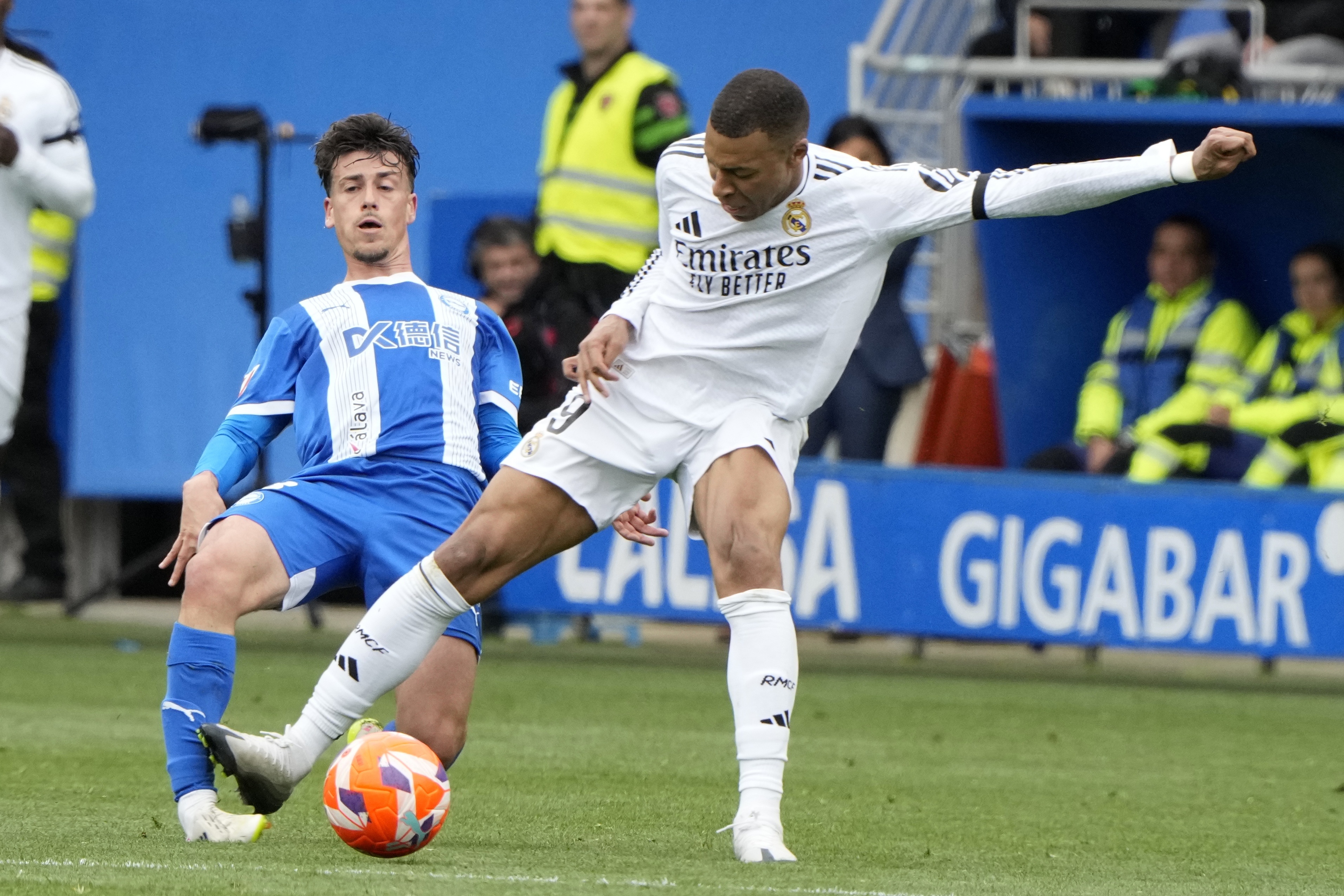 国际米兰碾压巴黎,姆巴佩统治全场 国际米兰碾压巴黎,姆巴佩统治全场