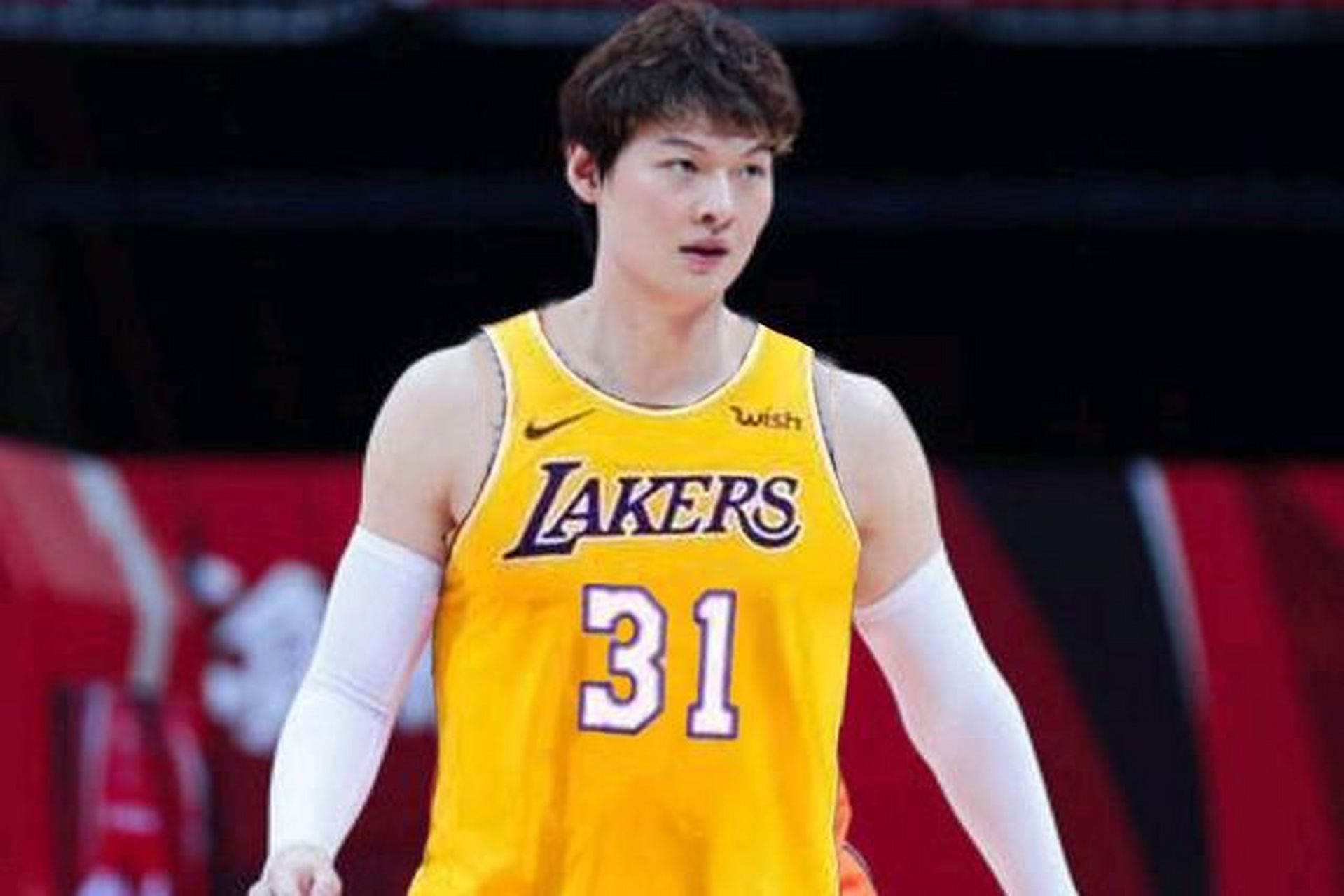 天津队翻盘四川队，王哲林点燃赛场