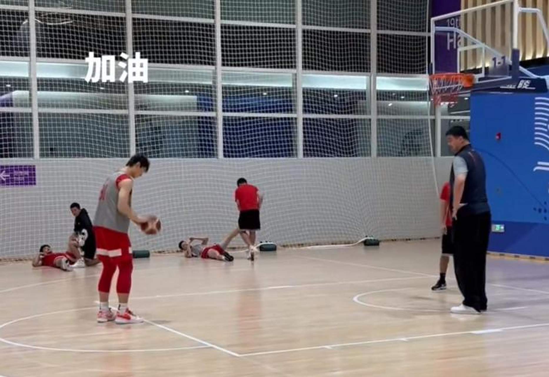 天津队翻盘四川队，王哲林点燃赛场