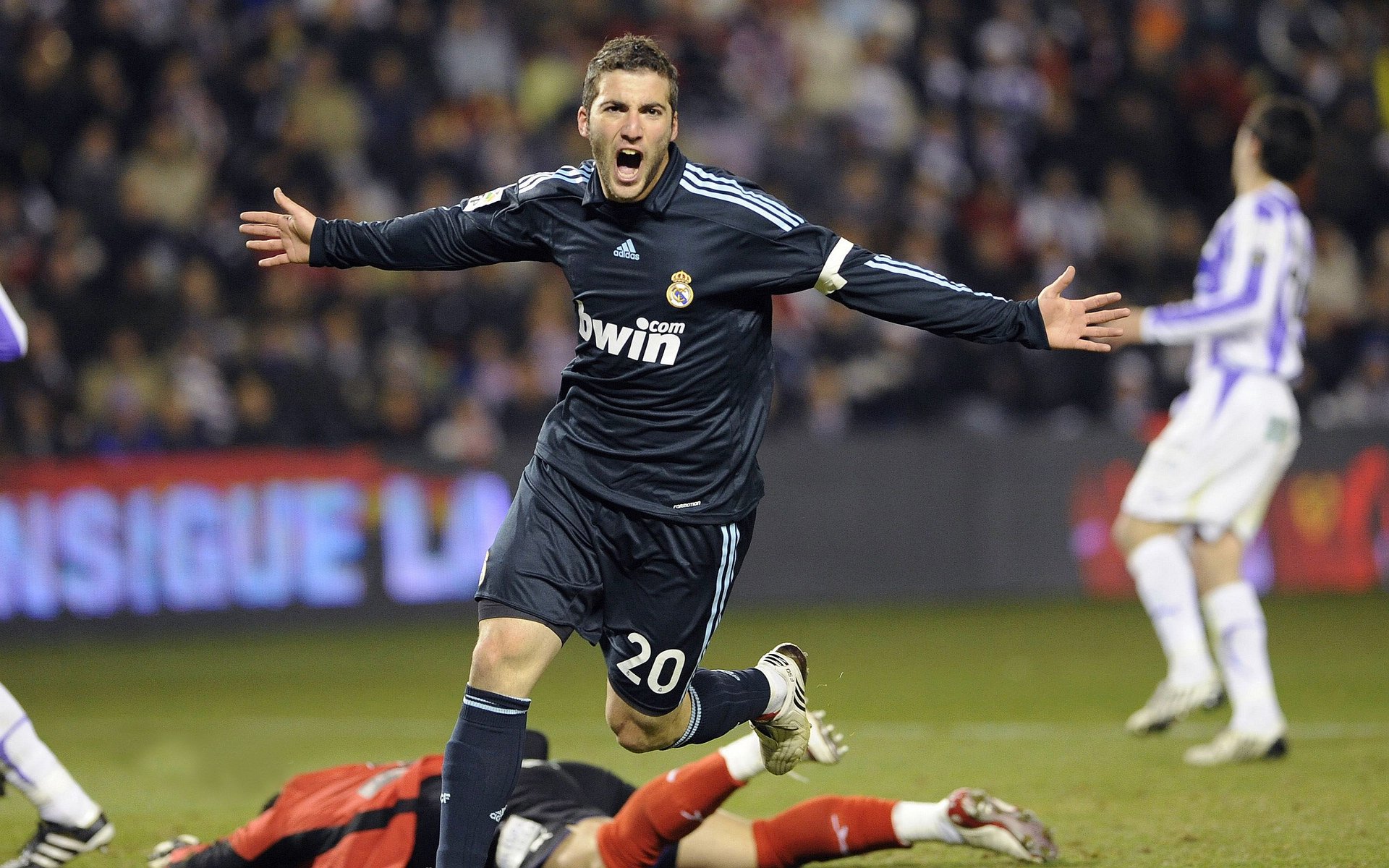 欧洲杯预选赛惊天冷门!土耳其3-0暴击瑞典,赖斯一战封神成胜负手