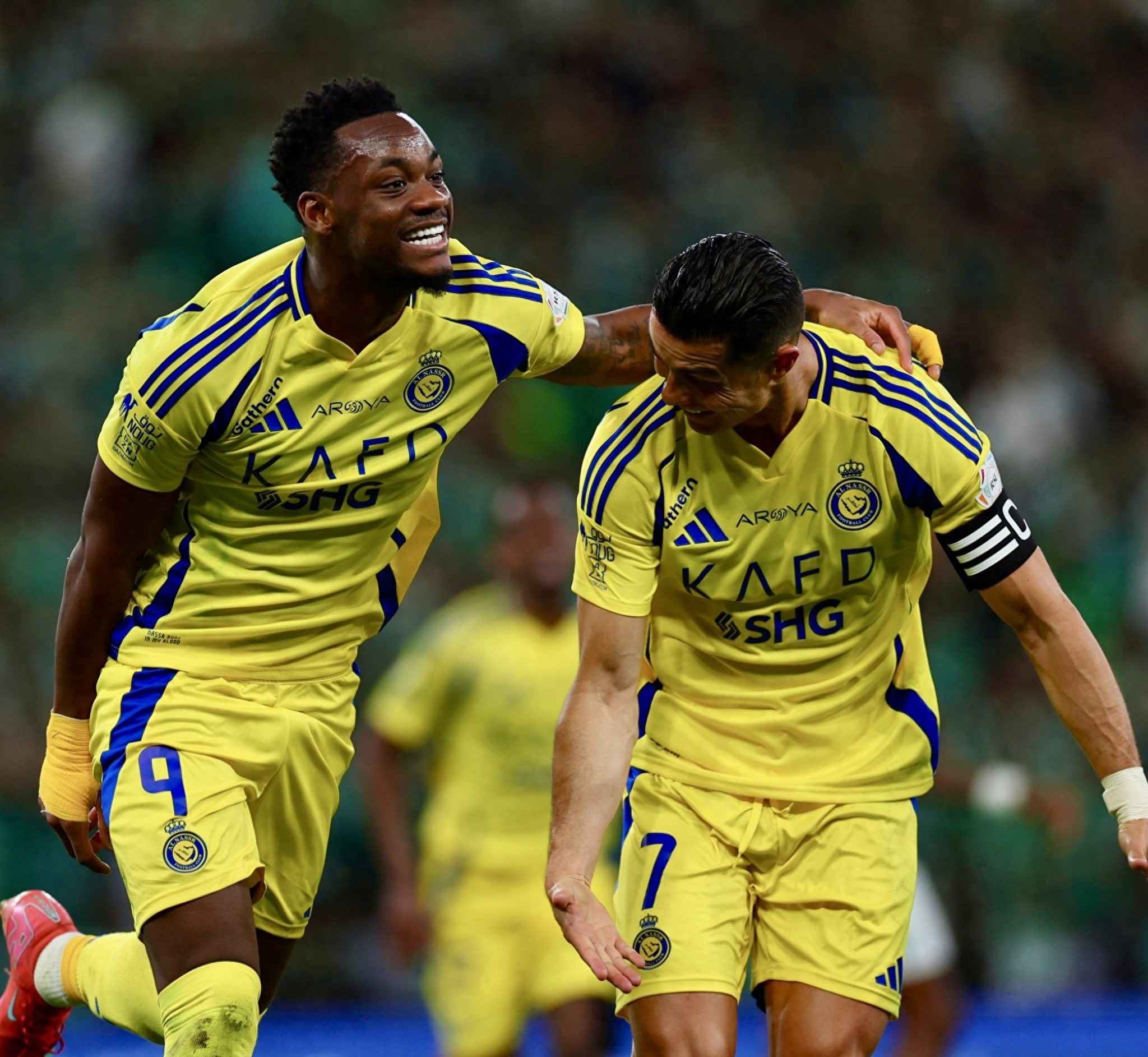 罗马险胜巴黎,C罗点燃赛场 罗马险胜巴黎,C罗点燃赛场